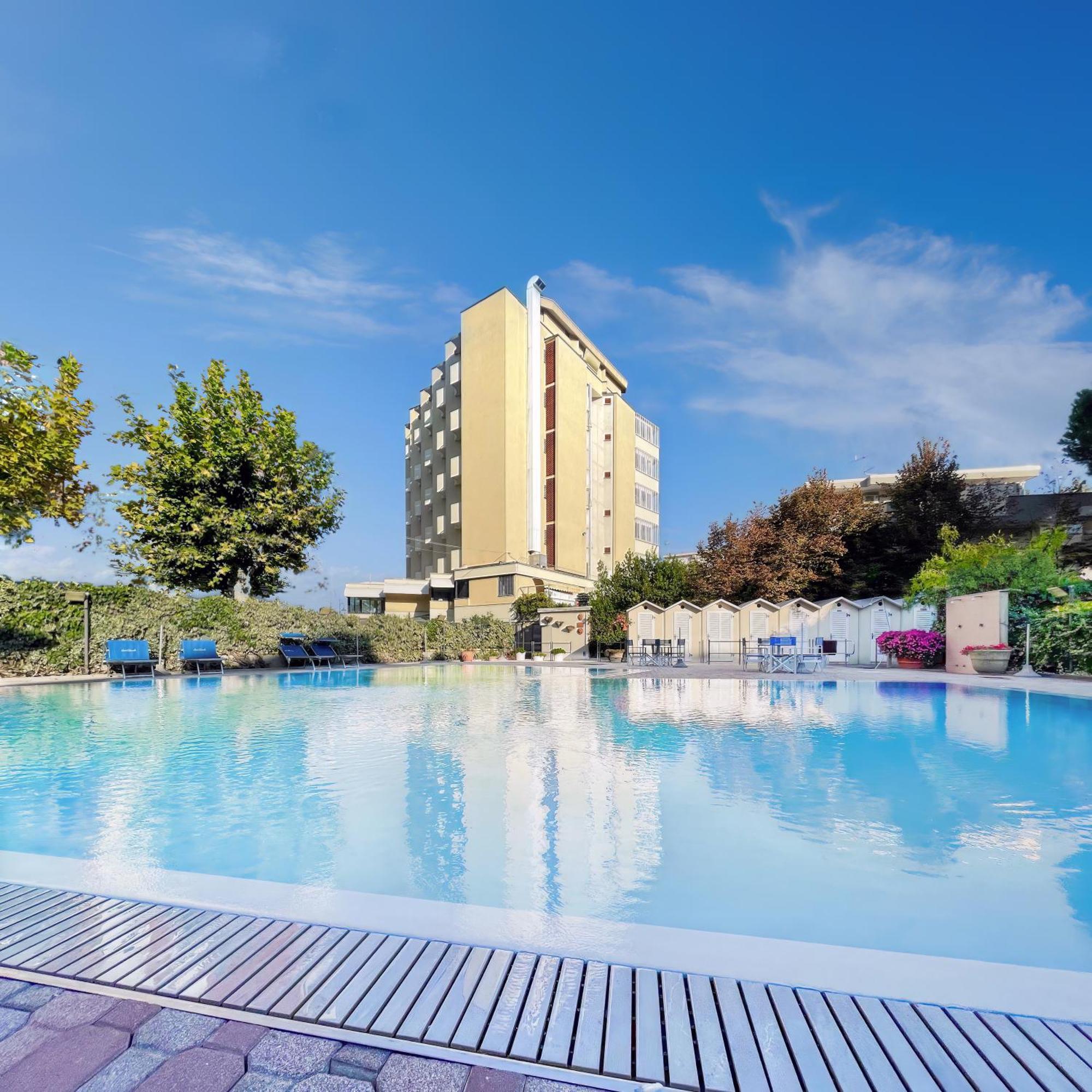 Hotel Colorado Cesenatico Esterno foto