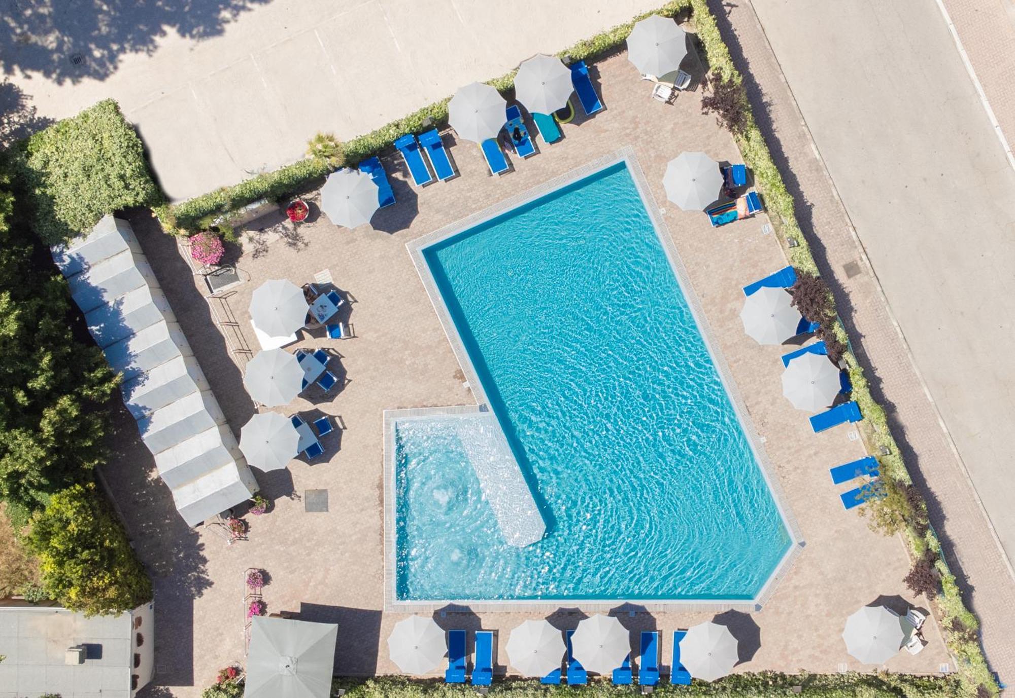 Hotel Colorado Cesenatico Esterno foto